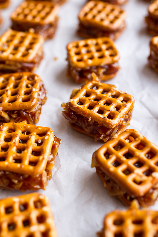 foodffs:  Chocolate Covered Pretzel Coconut Caramel Somoa Present Bites.  Really