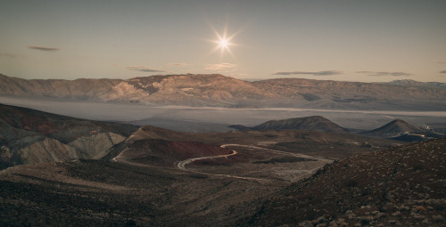 Death Valley by Cole Rise. (par colerise) More Landscapes here.