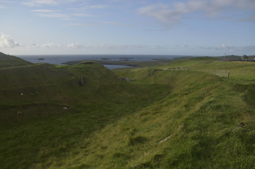 on-misty-mountains: Unst, Shetland, a paradise for archaeologists In the South of Unst we visited th