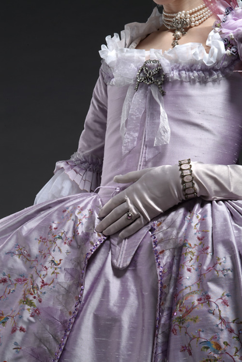 moika-palace:duchessofpowderedwigs:Some 18th century outfits from 1760s to 1790s. This is gorgeous.C