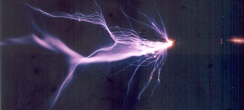 scienceyoucanlove:   Ball Lightning Mystery Solved? Electrical Phenomenon Created in Lab  Brazilian scientists may have solved a shocking scientific mystery by creating ball lightning in the lab. Physicist Antonio Pavão and doctoral student Gerson Paiva
