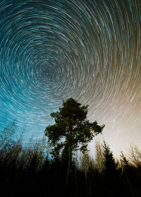 spacettf:  Taivaanrantuja by Janne. on Flickr.  spinning in space