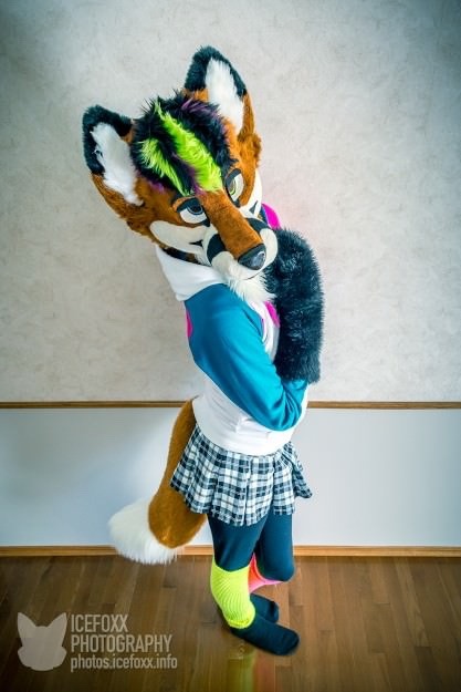 Some IceFoxx for those of you who enjoy crossdressing~