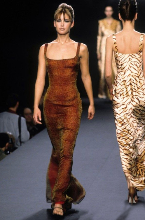 CAROLINA HERRERA Fall/Winter 1997/98. New York.model: Valeria Mazza