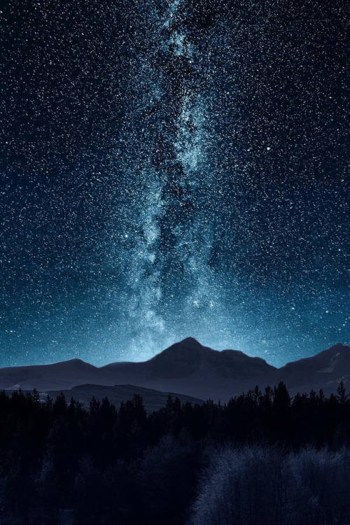 theencompassingworld: Milky Way over Bogstadvannet, Norway | by Sondre Eriksen