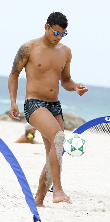 Sex hotfamousmen:    Thiago Silva   pictures