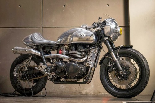 BCR Triumph Thruxton Steampunk Racer by Benjie’s Cafe Racer.  (via Triumph Thruxton 