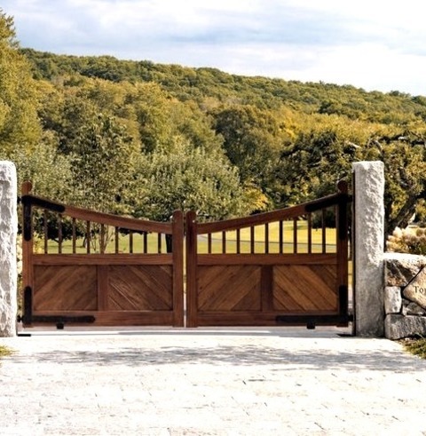 Driveway - Rustic LandscapeDesign Ideas For A Large Rustic Front Yard Stone Driveway.