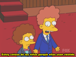 asadsongwithmyheart:  y-una-aturdidora:  GAY GAY GAY   Estoy celosa de los niños por que en todas las cosas formales ellos usan terno y zapatos normales en vez de vestido y tacones 