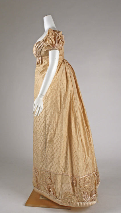 ephemeral-elegance:Satin Trimmed Evening Dress, ca. 1822via The Metamazing pintucks (?)