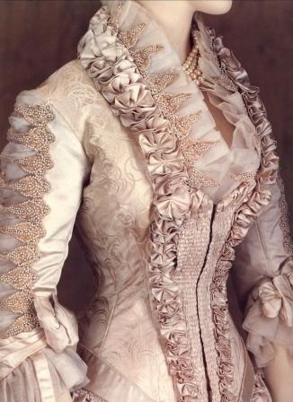 andantegrazioso:The gown Charles Frederick Worth designed for Euclid Avenue socialite Alice Wade Eve