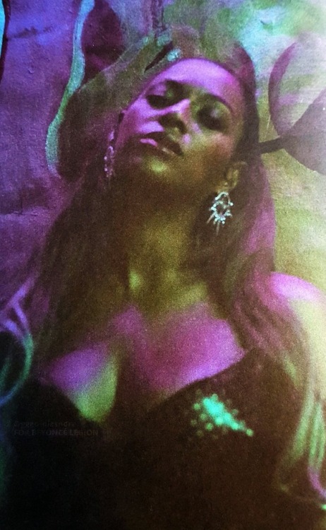 queenbeyduh:  OTR II Tour Book
