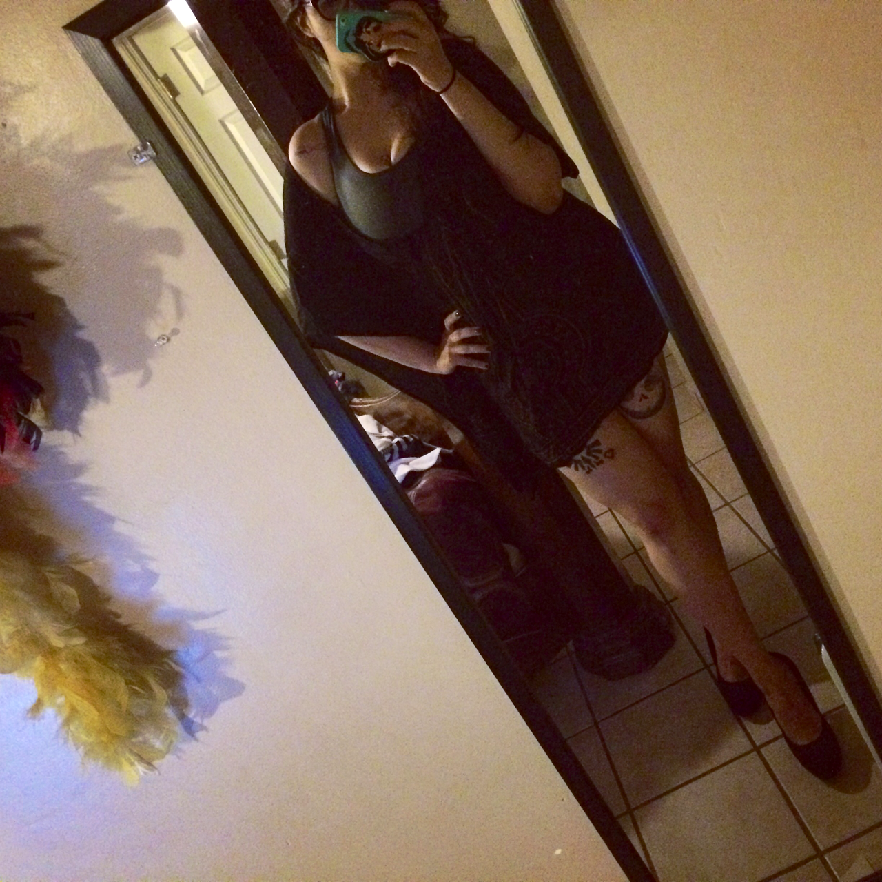 habibtizm:  Tubby.. Curvalicious? Idk. This may be the last mirror selfie of 2014