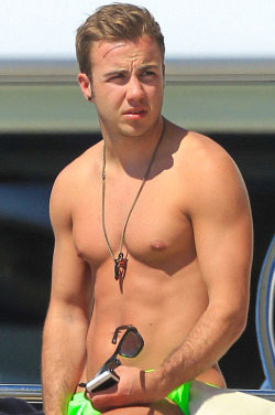 shirtlessmalecelebs:  Mario Gotze