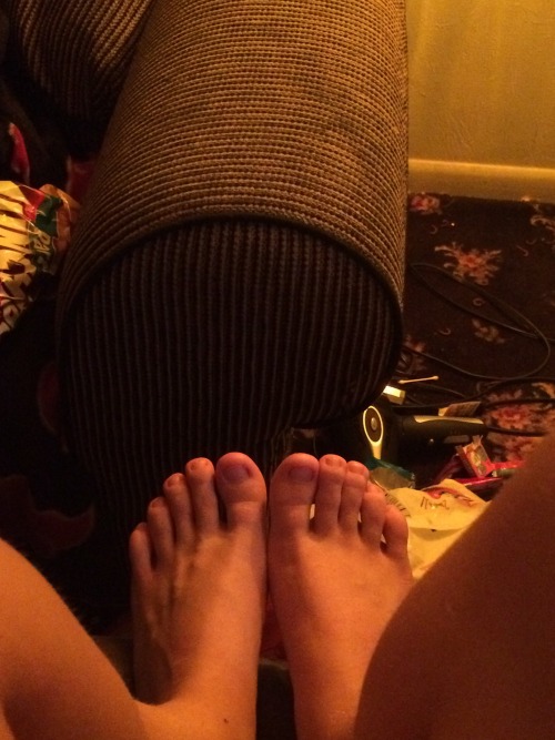 Late night feetsie fix <3 adult photos