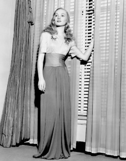 missveronicalakes:  Veronica Lake in 1941.