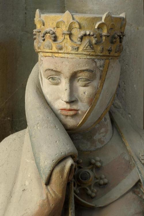 historyarchaeologyartefacts:Uta von Ballenstedt, donor figure in the Naumburg Cathedral, mid 13th ce