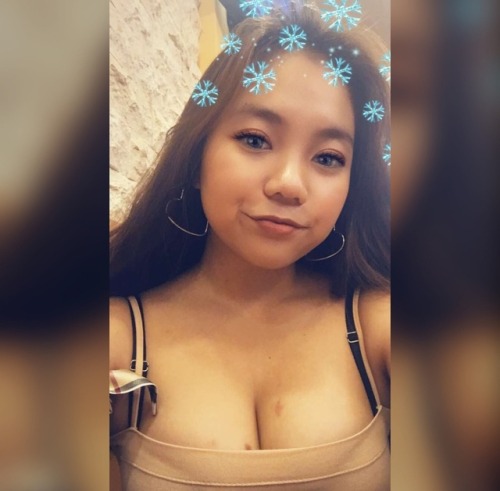 sggirlstonight: Karen being 24/7 horny and allows her boyfriend to titfuck her busty boobs . Who dos