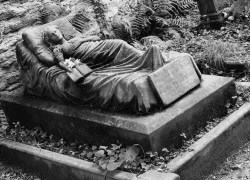 mortisia:  When Caroline Walter of Freiburg, Germany died at the age of 16, her sister Selma had a sculptor cast a life size sculpture for the gravestone. Every morning since Caroline’s funeral, a fresh flower was found tucked in the crook of the arm,