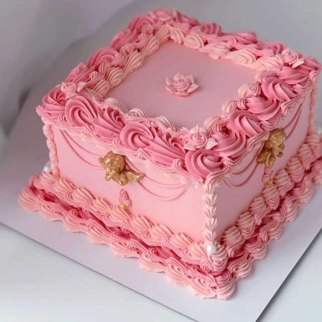♡ april’s baker #pastel#pastel aesthetic#pastel pink #pastel pink aesthetic #pink#pink aesthetic#gold#gold aesthetic#pastel vintage#vintage cake#rococo#angelcore#princesscore#royalcore#aesthetic