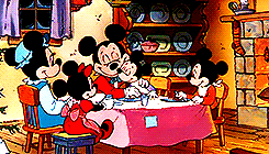 xmas-present:    Countdown To Christmas || 18 Days until Christmas↳ Mickey Mouse