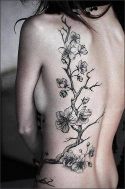 praedat0r:  Tattoo/piercing/alternative/pin up blog ♥  Beautiful