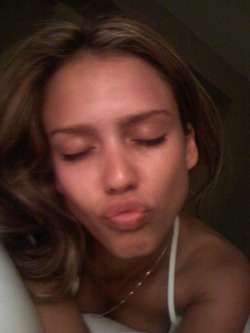 000bleh:  celebssucker:  Jessica Alba leaked pics - pregnant and baring tits  :)