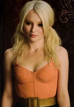 suicideblonde:  Emily Browning in Sucker