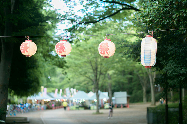 japan-overload:  Matsuri Lanterns by hazelog on Flickr. 