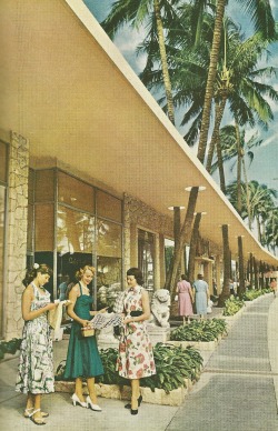 sunfl0werpetal:  vintagenatgeographic:  Shoppers in Honolulu, Hawaii National Geographic | May 1954  I believe in the good things coming~