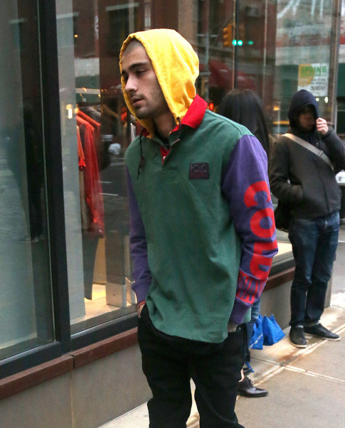 keepingupwithzayn:Zayn arriving at Gigi Hadid’s apartment in New York City on April 30, 2018.