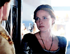 bethwoodvilles:Favourite Screen Costumes || Elizabeth’s blue patterned gown (The White Queen 2013)Co