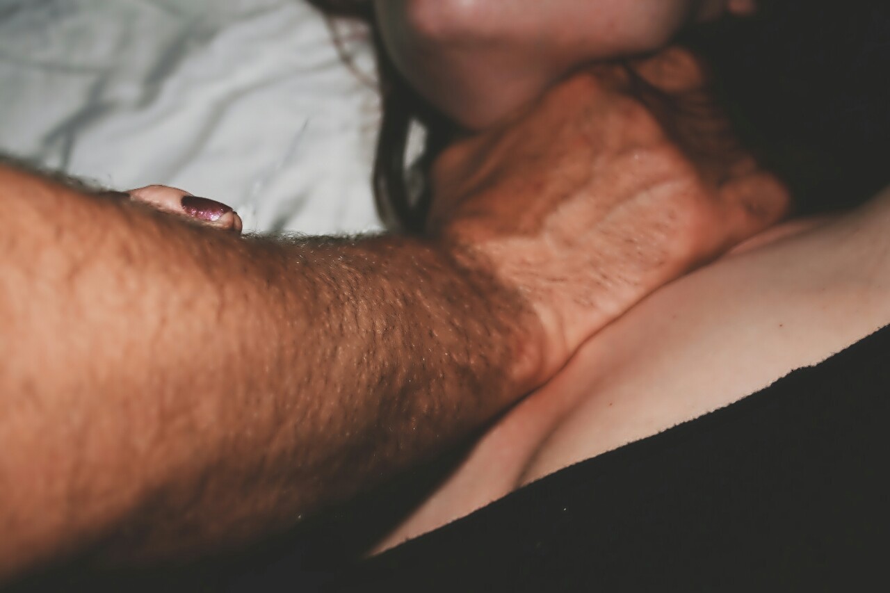his-high-priestess:  Come to bed and play with me 