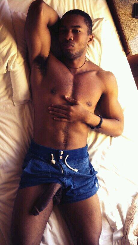 lonestranger:  colungafrank:  SEAN XAVIER TWITTER PICS  So Sexy, So Hot, So Damn