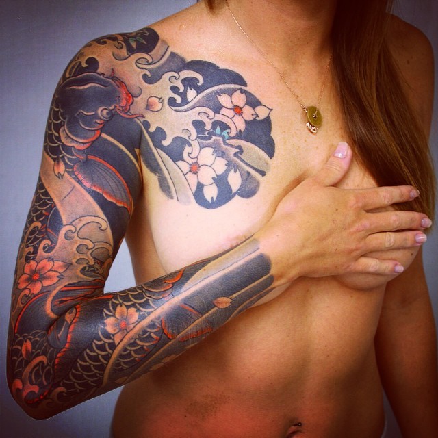 ilikehorimono:  карпы в процессе.. by slavastarkov http://instagram.com/p/vLmKElp7Fi/
