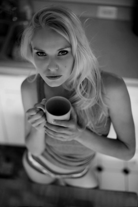 ivegottagirlcrush:  Lolo’s coffee time… you OK for a quick one? 