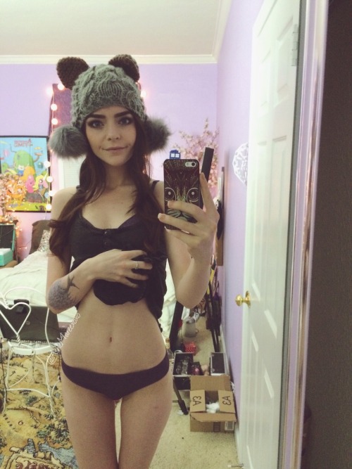 ixnay-on-the-oddk:  Hoppin online! Direct link on my Twitter (@ ashemareexoxo)  ixnay-on-the-oddk U hav such an amazing body ur the most beautiful petite girl I hav ever seen nd ur eyes there so adorable and seducing 