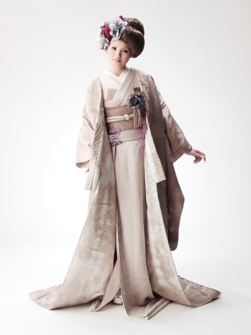 thekimonolady: Top Wedding is a Japanese “bridal costume and styling” company that rents