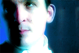 stabbybabz:  Oswald Cobblepot + Pride colors  @ashamedofmybrain