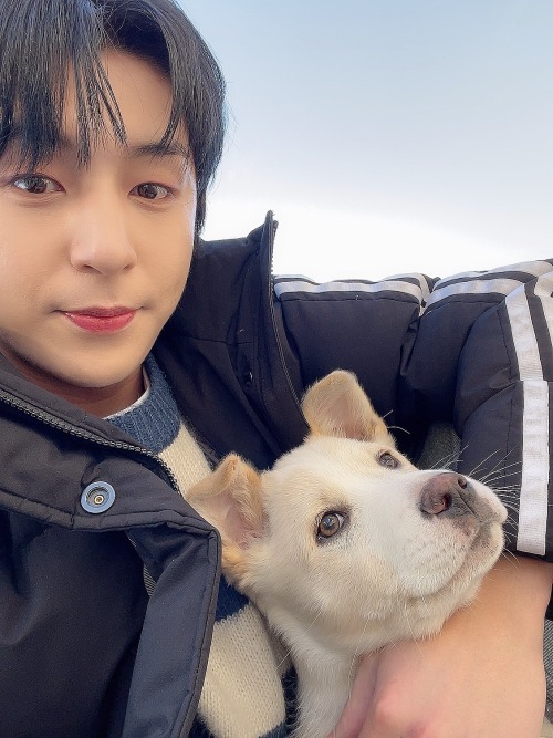 babeseungmin:goldenchild:220304 Hi_Goldenness# One cut with a dog @xiaojvn