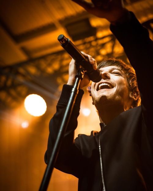 lthqs: Louis performing at Z100′s Jingle Ball All Access Lounge by Ali Fitzgerald