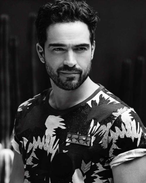 alfonsoherrera:Alfonso Herrera for InStyle México (May 2017) © Gérman Najera