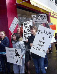 caffeinatedlackey:  apriki:  Remember when someone decided Pluto wasn’t a planet