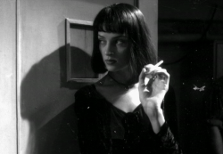 juxtapologist:Uma Thurman in Pulp Fiction