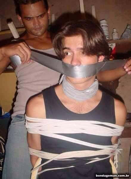 chilean boy like bandanas and bondage