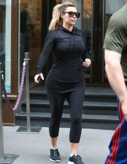 kimkardashianfashionstyle:  October 1, 2013 - Kim going to the gym in Paris. 
