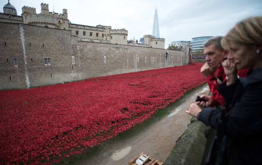 micdotcom:  Breathtaking photos show how Britain does Veterans Day   Veterans Day