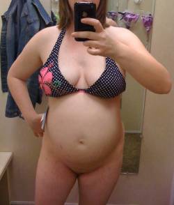 changingroomselfshots:  Pregnant women turn