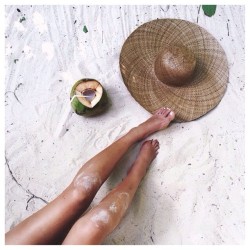 Sandy toes and coconuts ☼ #castaway (at