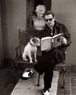 menandtheirdogs:  man-reading:  Johnny reading